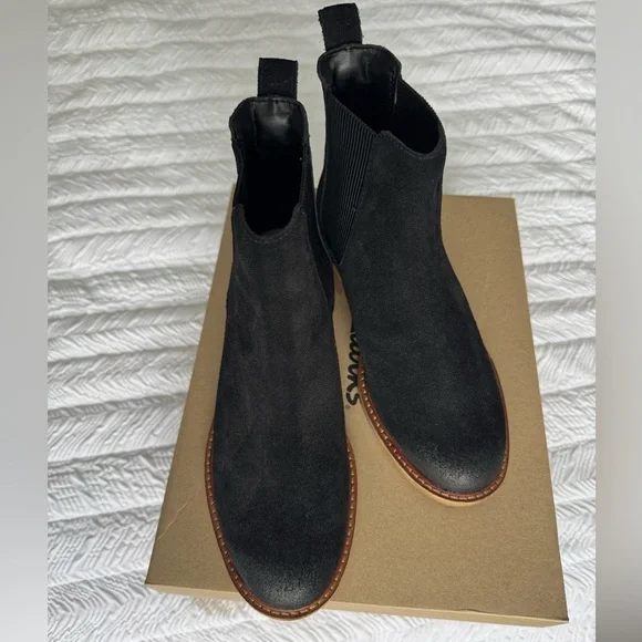 NEW Clarks, Leather Cologne ARL02 Black Suede Boots (26174768) - Picture 2 of 12